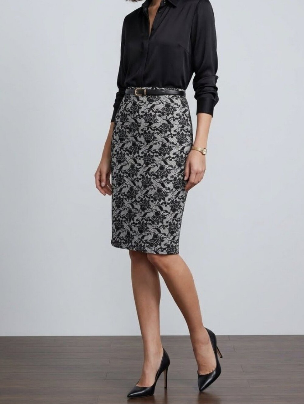 Mande Black and White Floral Lace Pencil Skirt. Size S/M.